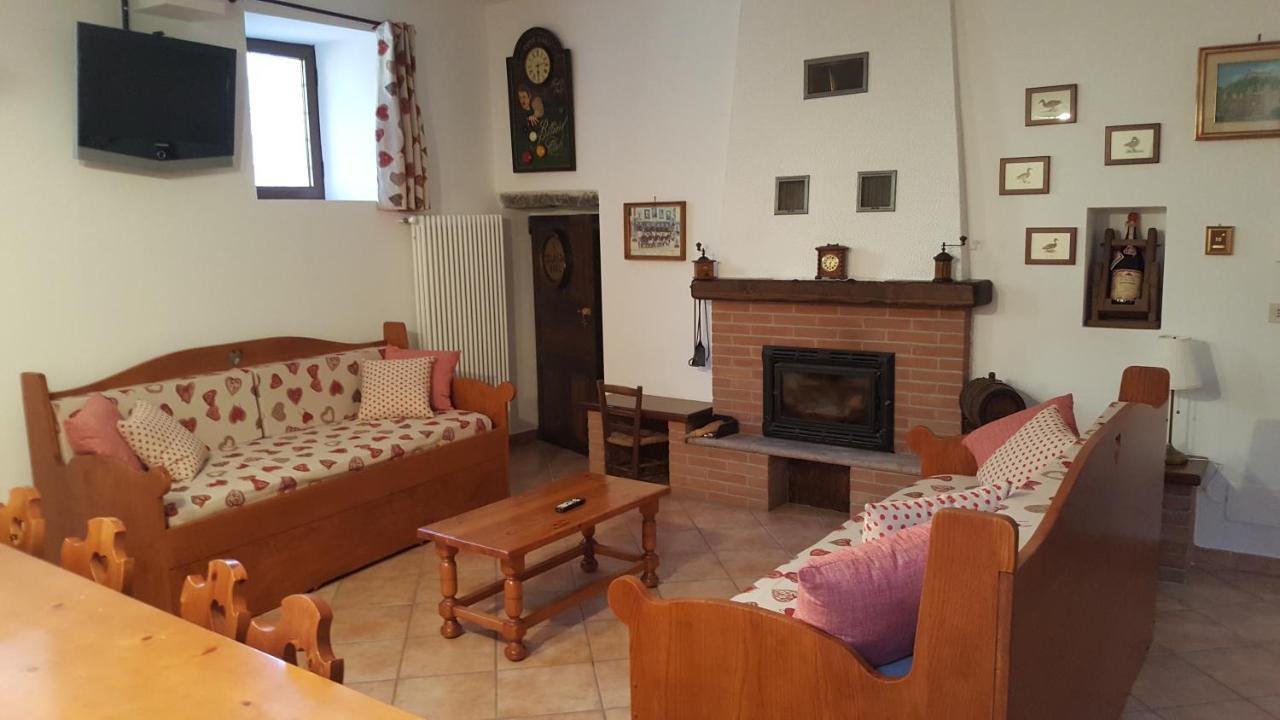 La Taverna Di Tony Bed & Breakfast Montalto Dora Eksteriør bilde